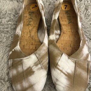 Super awesome shoes. Size 7 by Korks